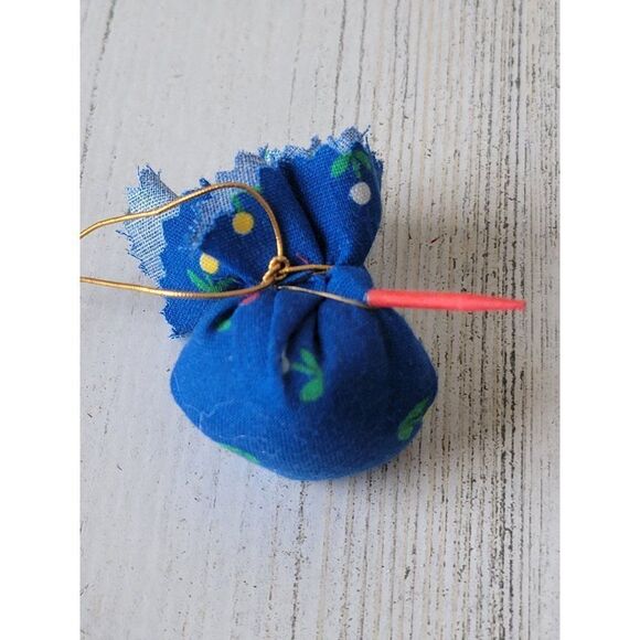 Mini blue flower Santa gift bag ornament Xmas decor - Picture 1 of 4